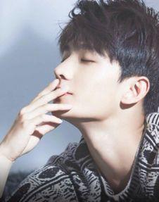 杨洋吃瓜头像,揭秘明星私下趣味瞬间