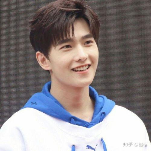 杨洋吃瓜头像,揭秘明星私下趣味瞬间