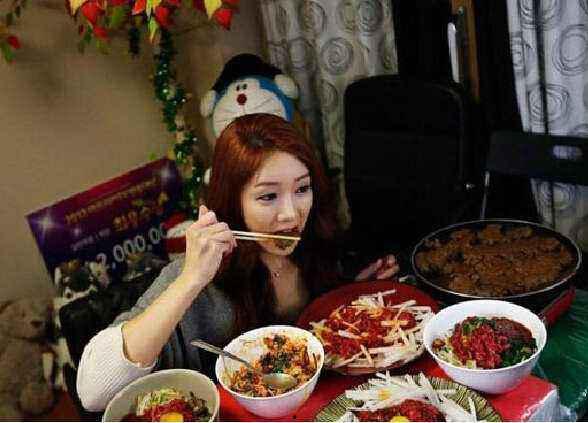 女生问我吃瓜吗,揭秘女生问“吃瓜吗”背后的社交密码